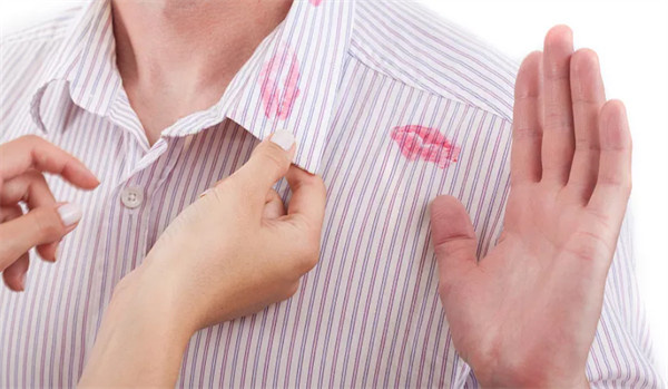 丈夫出軌，律秦偵探幫忙搜集證據(jù)