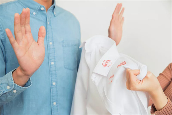 惠州律秦偵探提醒大家，對(duì)待婚外情千萬(wàn)要理智